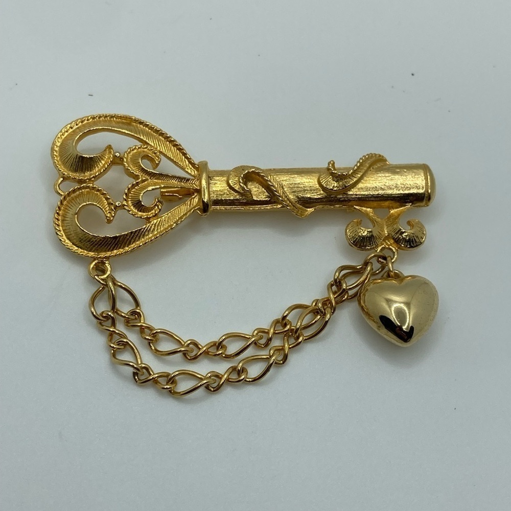 Vtg Gold Tone Skeleton Key Chain Dangle Charm Brooch 3”